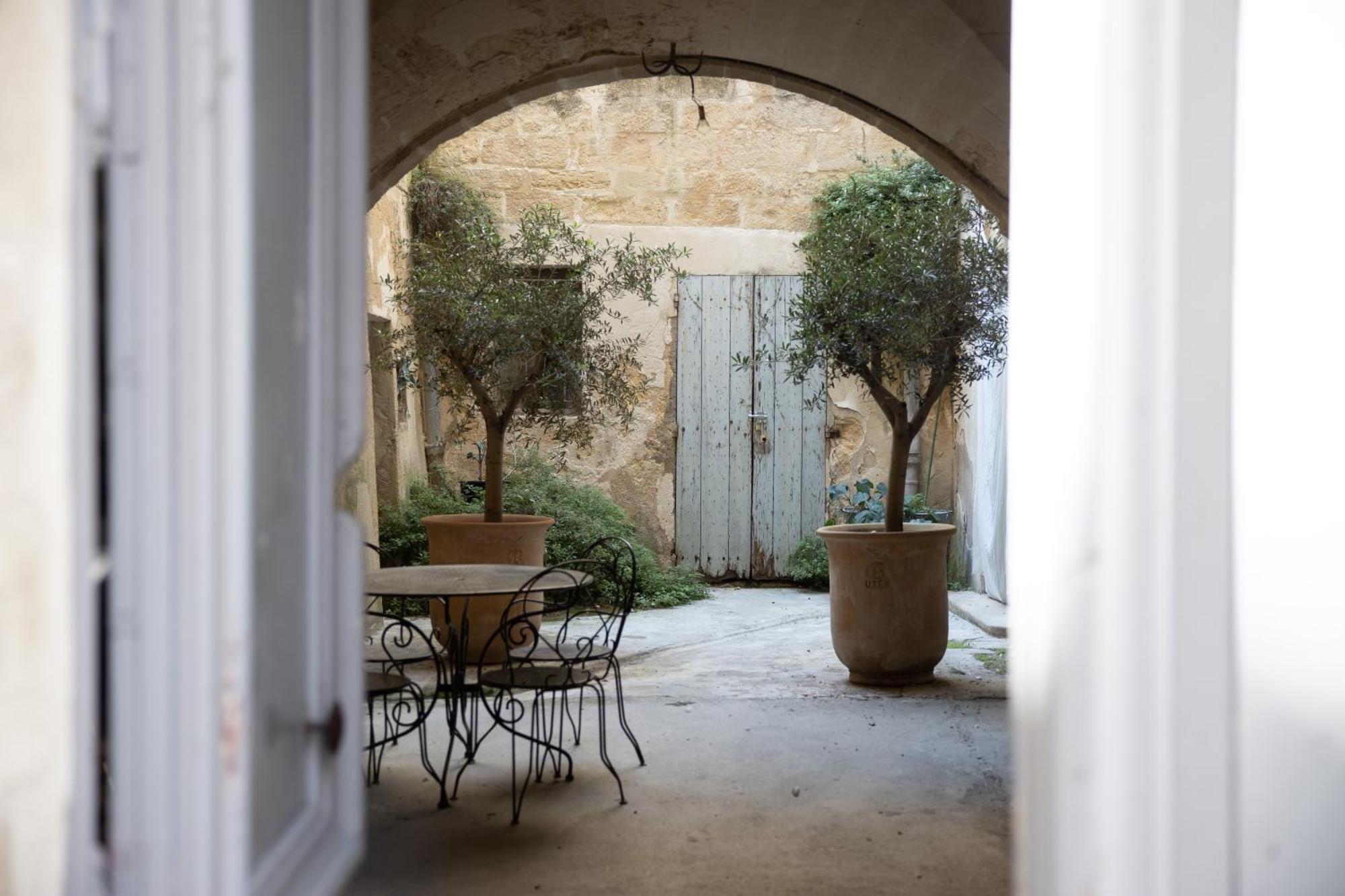 Bon Jour Uzes Apartment Ngoại thất bức ảnh